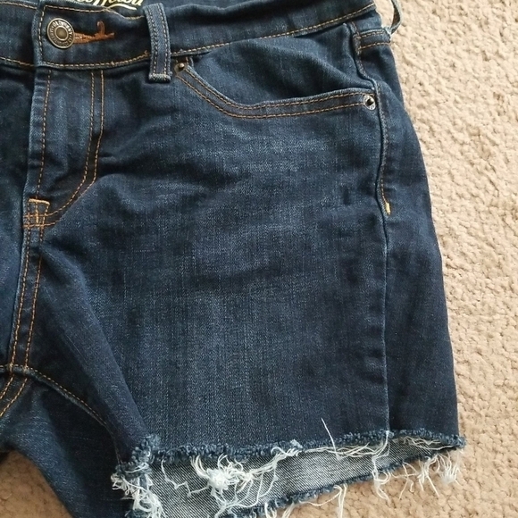 Old Navy Women's Cut Off Denim Shorts - Picture 3 of 12